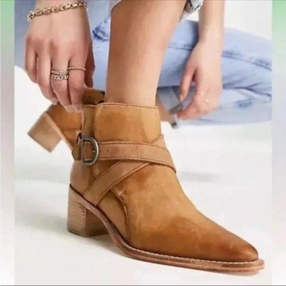 NWOB FREE PEOPLE Womens Back Loop Leather Pointed Toe Strappy Ankle Boot Size 39